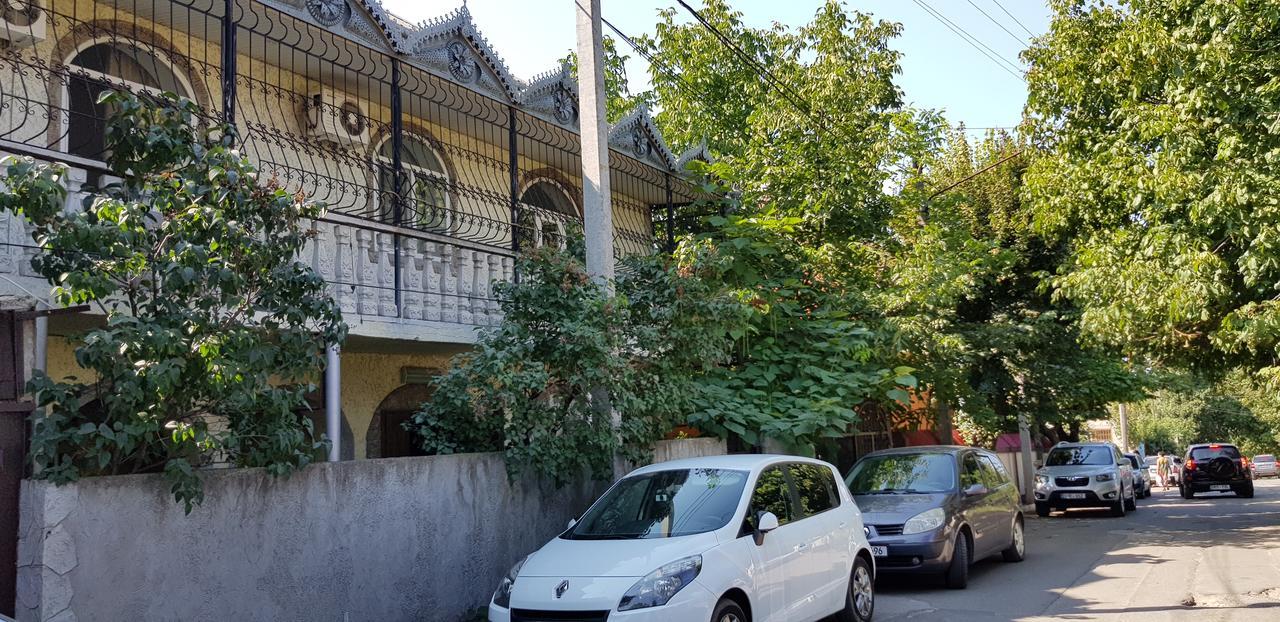 La Vitalie Guest House Chişinau Exteriör bild
